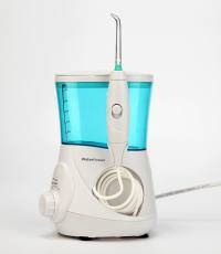 Dental spa oral irrigator with water pressure to 160psi and low noise