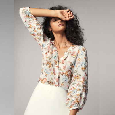Thin and light spring shirt