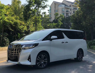 新款30系豐田阿爾法租車