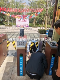 成都校園測溫人臉識別通道門禁家長手機推送